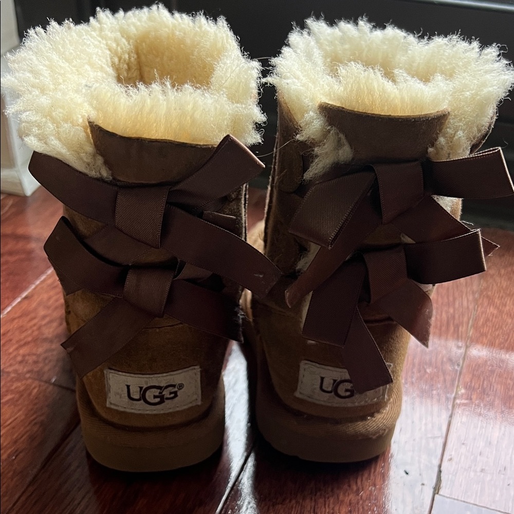UGG Tan Boots with Cream Fur and Brown Bows